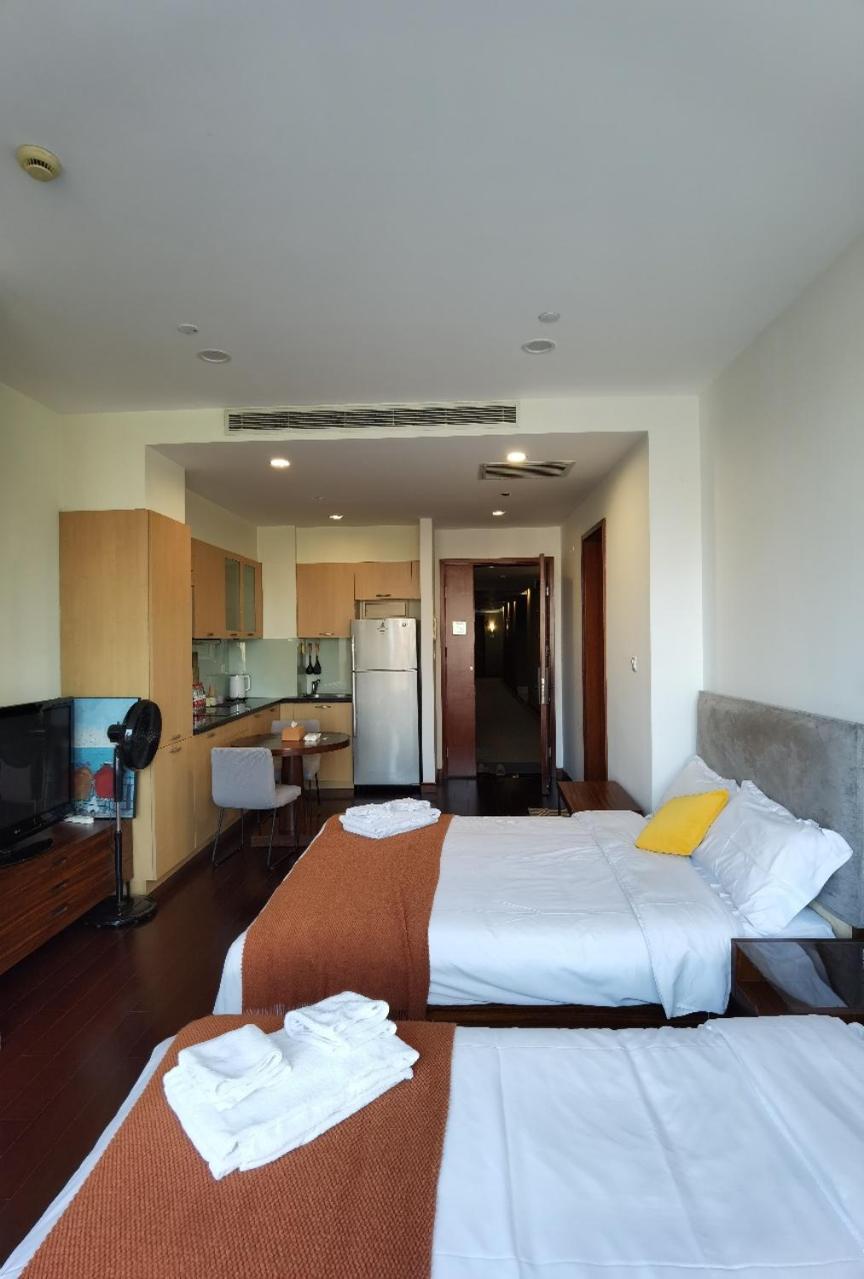 River House Near The Peoples Square And The Bund Shanghai Bagian luar foto
